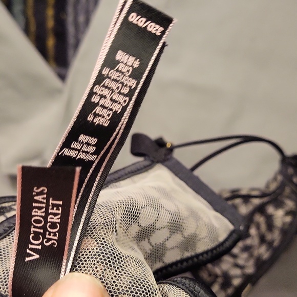 Victoria's Secret bra front closure 32D - Picture 3 of 4